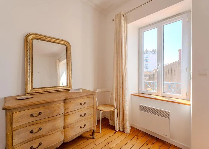 Maison De Avec Garage Prive 펜션 *