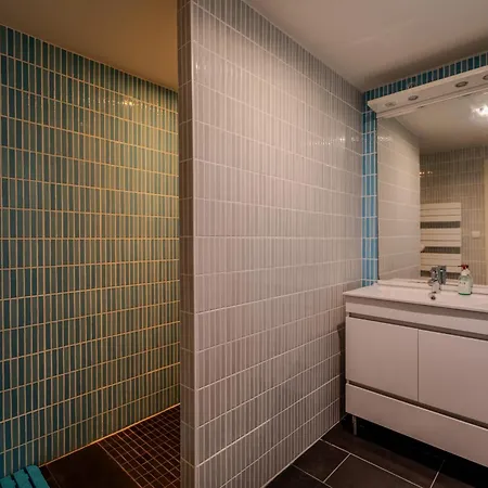 Maison De Avec Garage Privé *