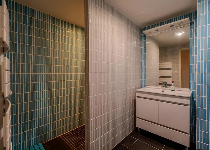 Maison De Avec Garage Prive *