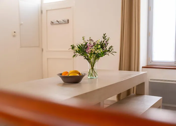 Maison De Avec Garage Prive * 莱萨布勒-多洛讷