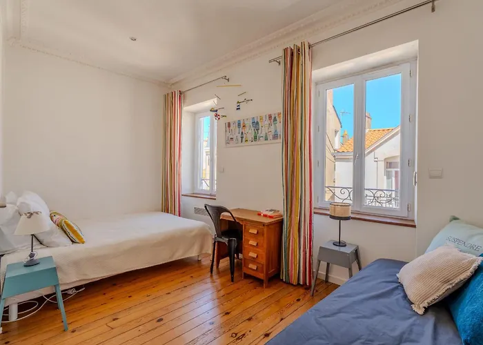 Maison De Avec Garage Prive *