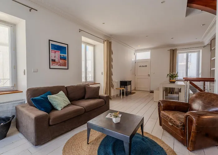 Maison De Avec Garage Prive 度假居 莱萨布勒-多洛讷